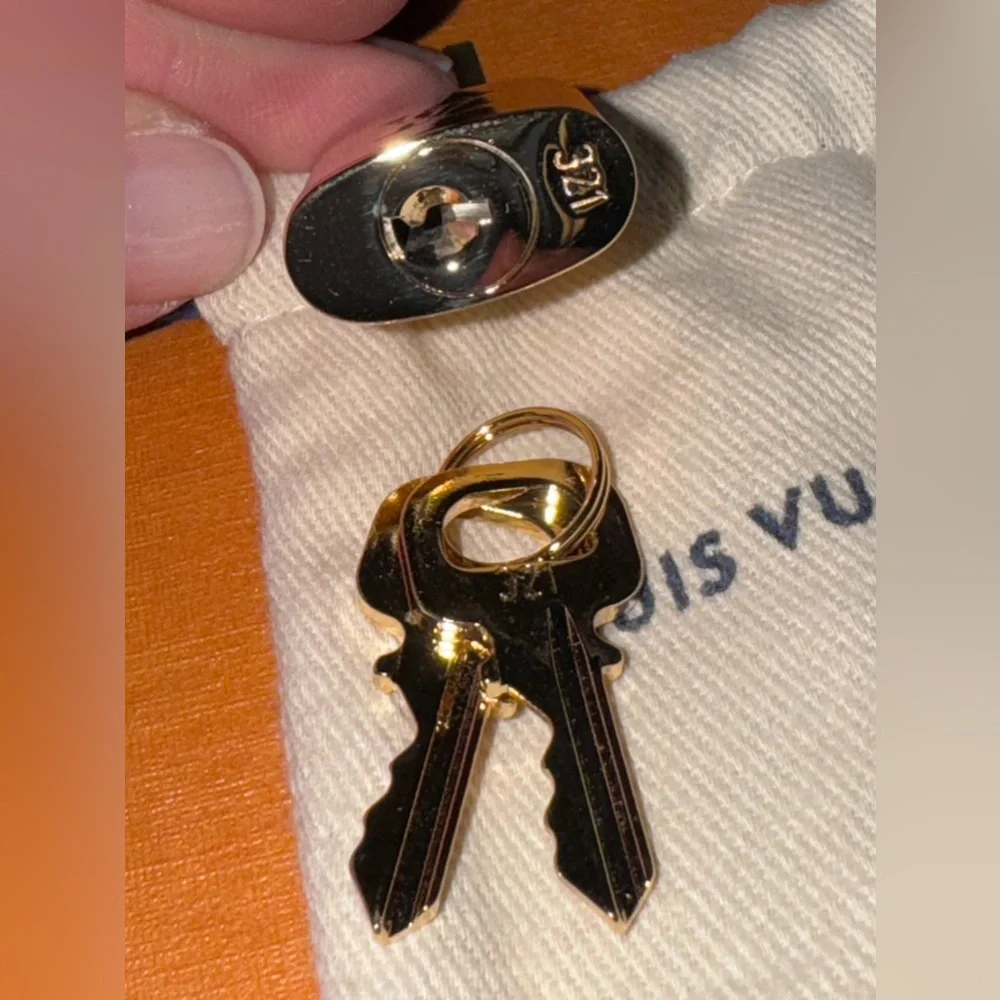 *Sold* - Picture 3 of 11